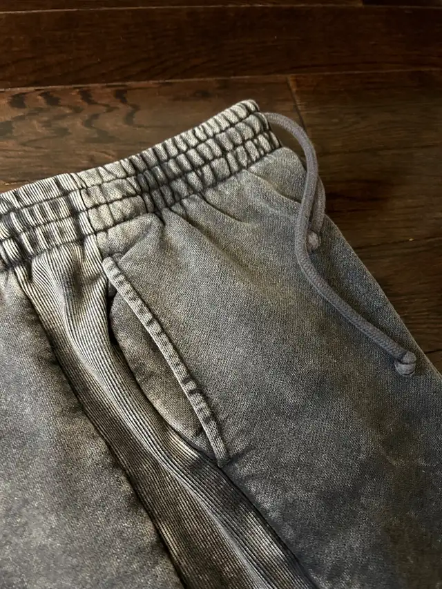 Sweatpants pants Aritzia in Women's - Other in Mississauga / Peel Region - Image 2