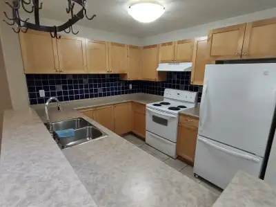 Top Floor 2 Bedroom, 2 Bathroom Apartment – Pet Friendly – $2150