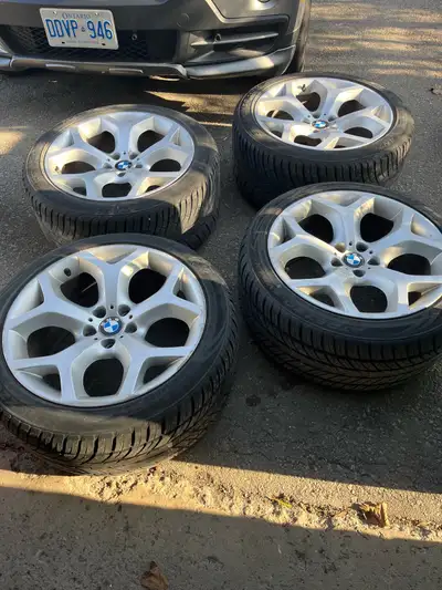 Set of staggered 20" BMW Style 214 "Snowflake" wheels Front tires have less then 1000 km on them,rea...