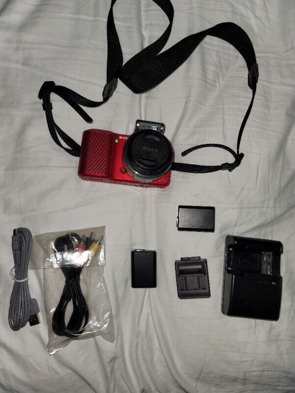 Sony camera nex-3 mint condition in Cameras & Camcorders in City of Toronto - Image 2