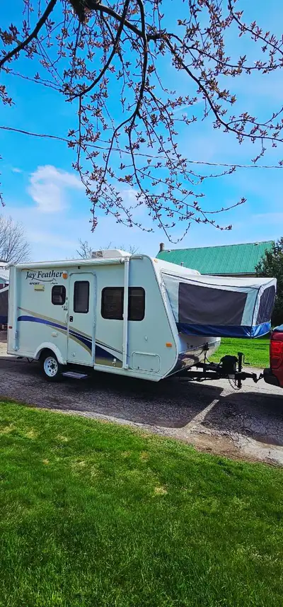 2011 jayco jay feather 17c,sleeps 6...3 piece bath..fridge, stove ,microwave hot water heater,ac,fur...