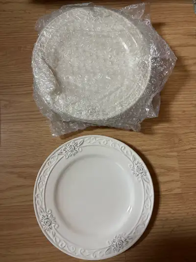 Bombay Priscilla Desert Plates (NEW) Set of 4, View more