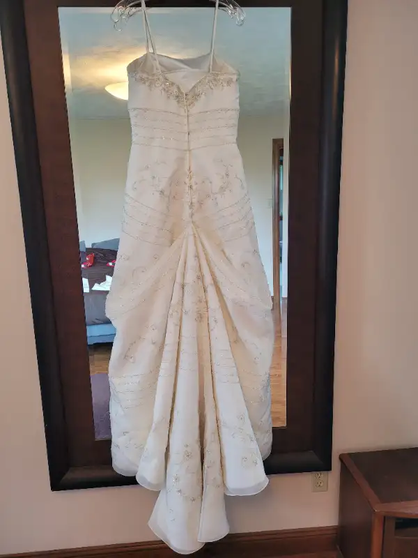 Wedding dress in Wedding in Fredericton - Image 7