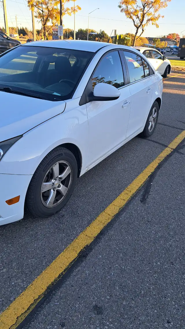 2011 Chevy cruze LT,WHITE with 4 winter tires in Cars & Trucks in Markham / York Region - Image 4