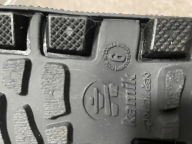 Rain Boots - Kamik Boys’ Riptide Waterproof size 6 Youth in Kids & Youth in Dartmouth - Image 5