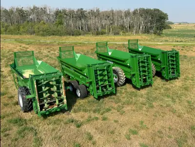 15 ton and 17 ton Bunning manure spreaders for rent. Tandem and single axle machines available. $535...