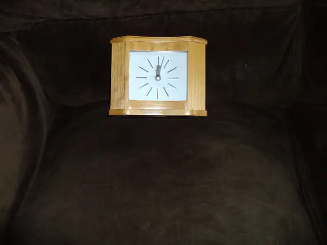 BULOVA QUARTZ DESK CLOCK in Home Décor & Accents in Mississauga / Peel Region - Image 9