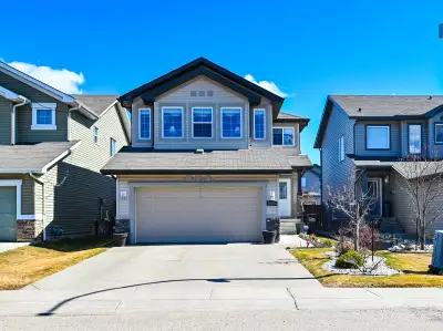 Spacious 2-storey home in Carlton Park with 2,367 sq. ft. of living space, 9 ft. ceilings and an ope...