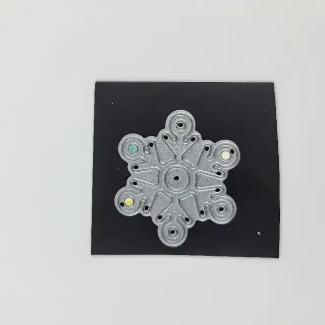 Snowflake Wafer Die Ashlynn Simon Says Stamp Paper Crafts Card M in Hobbies & Crafts in Strathcona County - Image 2