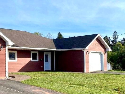 Spacious 2-Bed, 1.5-Bath Duplex with a single garage 1