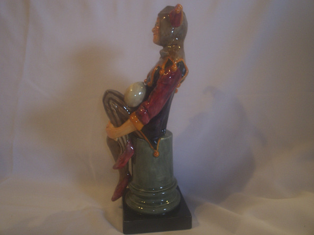 Royal Doulton Figurine – “The Jester” in Arts & Collectibles in Sarnia - Image 4