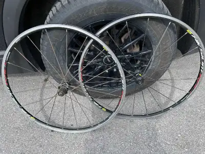 Mavic Aksium Race Road Wheelset with Mavic Hubs True Good Condi, View more
