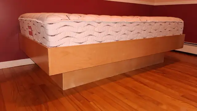 Lit simple + Matelas + Structure en bois – Excellent état in Beds & Mattresses in Longueuil / South Shore - Image 3
