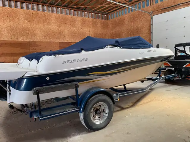 Four Winns fish and ski boat in Powerboats & Motorboats in Lloydminster - Image 5