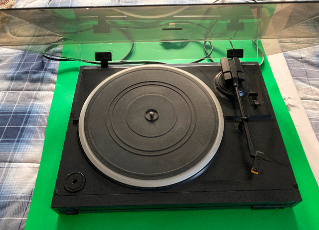 Working Kenwood Belt-Drive Turntable + Spare Stylus in General Electronics in Dartmouth - Image 2