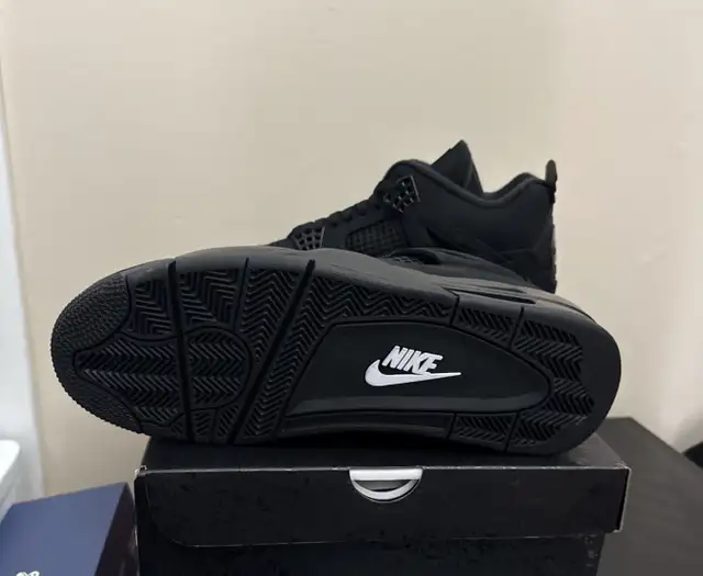 Jordan 4 Black Cats 2025 in Men's Shoes in Mississauga / Peel Region - Image 5