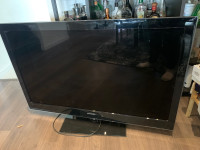SELLING 52” SAMSUNG LCD TV