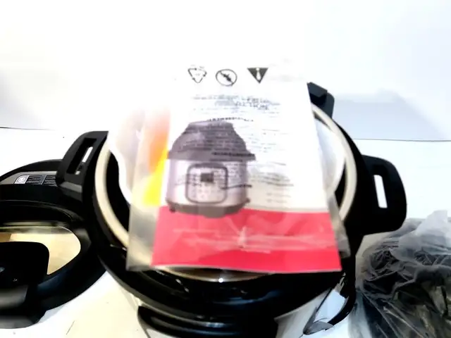 Instant Pot Duo Crisp XL 8Qt 11-in-1 Air Fryer & Pressure cooker in Microwaves & Cookers in Mississauga / Peel Region - Image 5