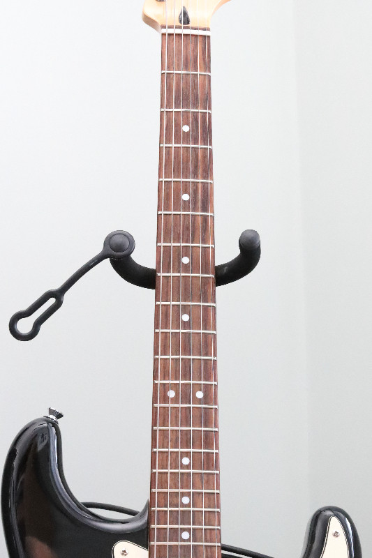 Guitare Squier Stratocaster HSS dans Guitares  à Lanaudière - Image 2