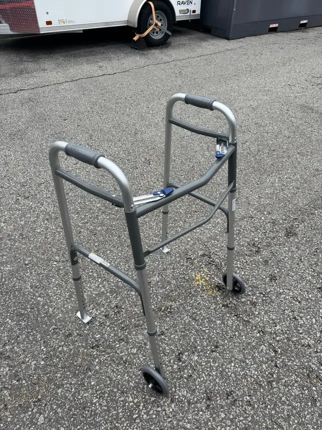 ALUMINUM WALKER DELIVERY INCLUDED 