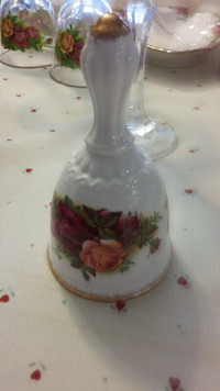 Old Country Roses Dinner Bell