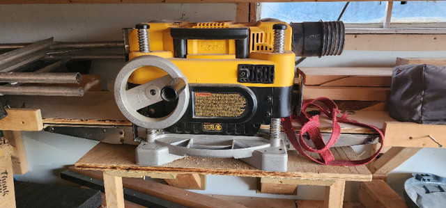 DEWALT 13-inch Three Knife Two Speed Thickness Planer in Power Tools in Edmonton