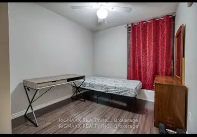 Room for rent near square one