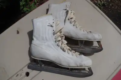 Bauer - Special Stock - Vintage Female Figure Skates Size 8.5, View more
