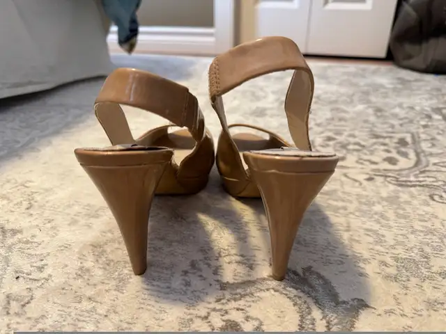 Zara ladies size 40 4” high heel shoes in brown in Women's - Shoes in Calgary - Image 7