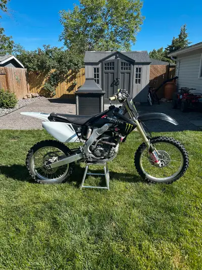 Selling my very re-conditioned 250R! This bike has been meticulously gone through by myself (Lee's s...