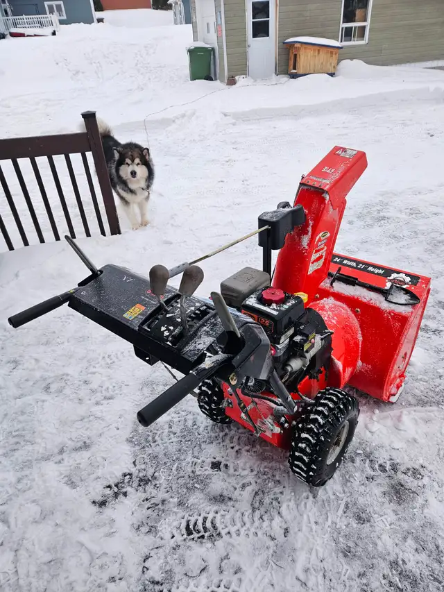 Souffleuse ariens deluxe 24 in Snowblowers in Saguenay - Image 2