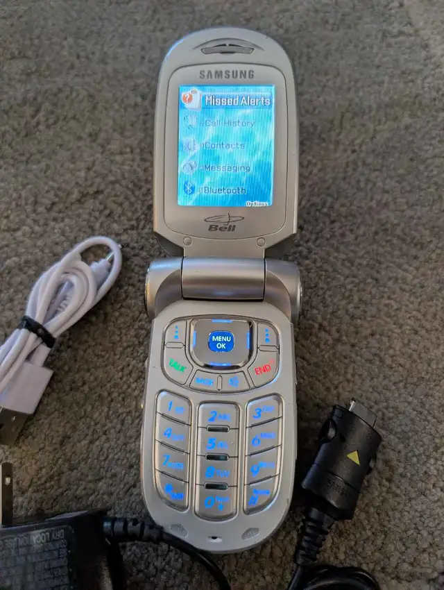 VGUC - Vintage Retro Classic Bell Samsung Flip Phone in Cell Phones in Oshawa / Durham Region - Image 5