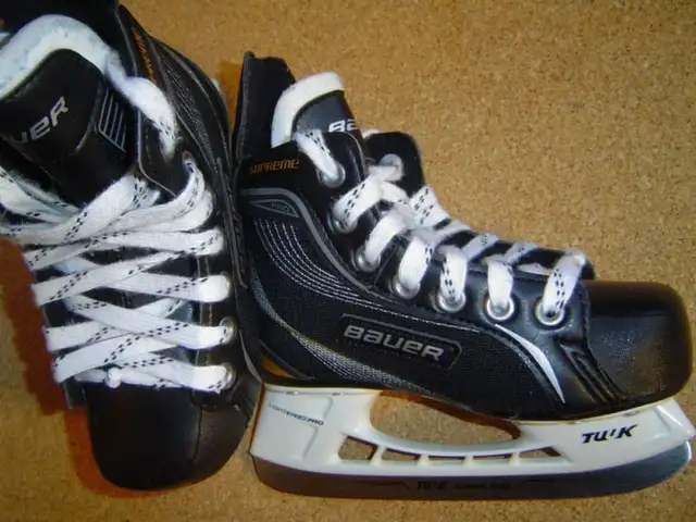 Ice Skates, Size 11-12 youth for shoe size 12-13.5 youth in Skates & Blades in City of Toronto - Image 3