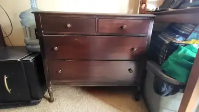 Dresser 3 drawer. Old looking., View more