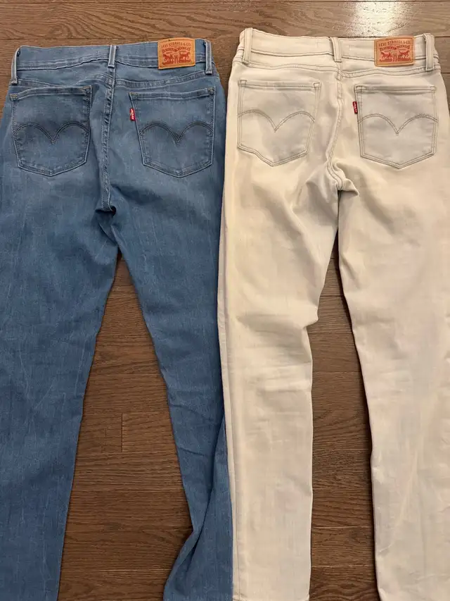 2 pairs of  Levis Jeans bundle in Women's - Bottoms in City of Toronto - Image 2