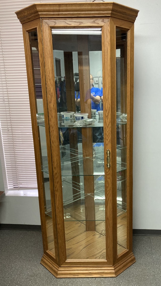 BUHLER FURNITURE SOLID CORNER GLASS DISPLAY Hutches