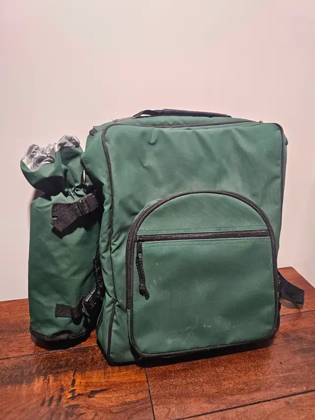 Green Picnic Backpack Set with Tableware and Accessories404645181989867523