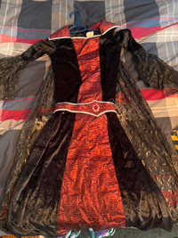 Vampire Queen costume (age / size 13-16)