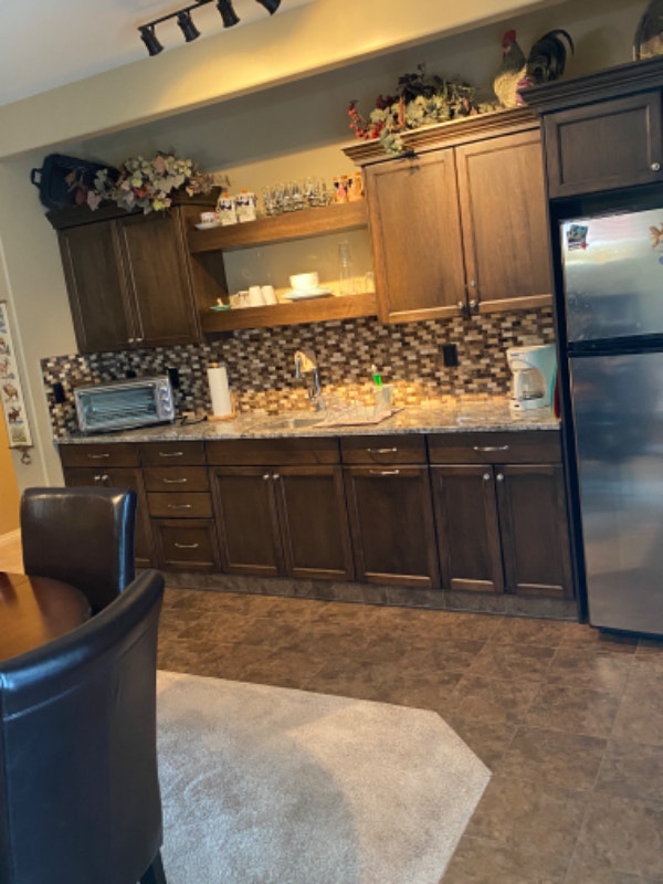 Beautiful Basement Suite Walking distance to Polytechnic Room Rentals