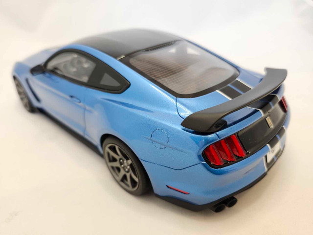 Shelby GT350R Grabber Blue 5.2L Voodoo Ford Mustang 1:18 Rare in Arts & Collectibles in Kawartha Lakes - Image 3