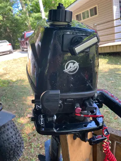 2015 Low hours, short shaft. It has an internal gas tank, with the option for a external tank. Weigh...