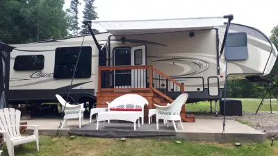 Roulotte à sellette - fifth wheel Keystone Cougar 333MKS 2017 - 37 pieds Description: Isolation supé...