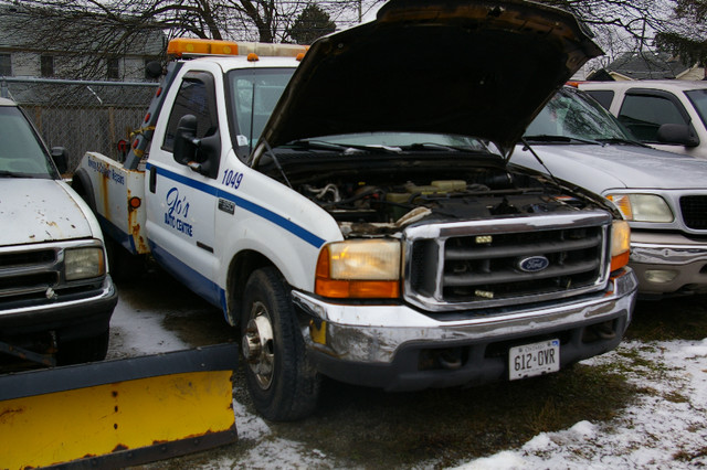 2000 FORD F350 SUPERDUTY WRECKER TOW TRUCK in Cars & Trucks in St. Catharines