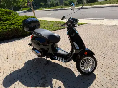 2015 Vespa Sprint 150 -Showroom condition, no damage, like new -Extra low KMs -Always stored indoors...