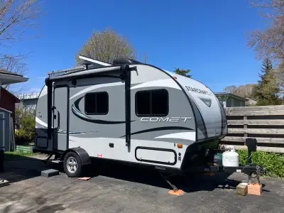 Starcraft Comet Mini 17RB, Slider, Closed bathroom with shower, 2 piece stove top, Dometic fridge, m...