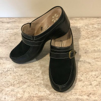 Size 9 DR. SCHOLL’S CLOGS in VG Condition, BLACK LEATHER w SUEDE