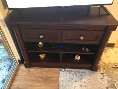 Solid wood No scratches or any damage All 3 pieces for 250$