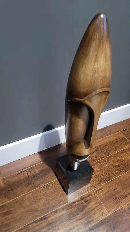 Wooden 31" tall face sculpture bought at Structube in Home Décor & Accents in Oakville / Halton Region - Image 4