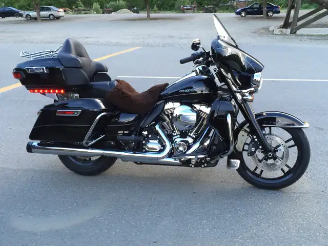 Harley Davidson Motorcycle in Touring in Kamloops - Image 2