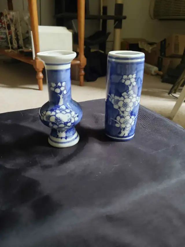 BUNDLE-7 Small Vases in Home Décor & Accents in London - Image 5